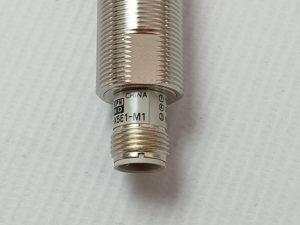 Omron  Proximity Sensor 12-24V Dc E2E-x5E1-m1