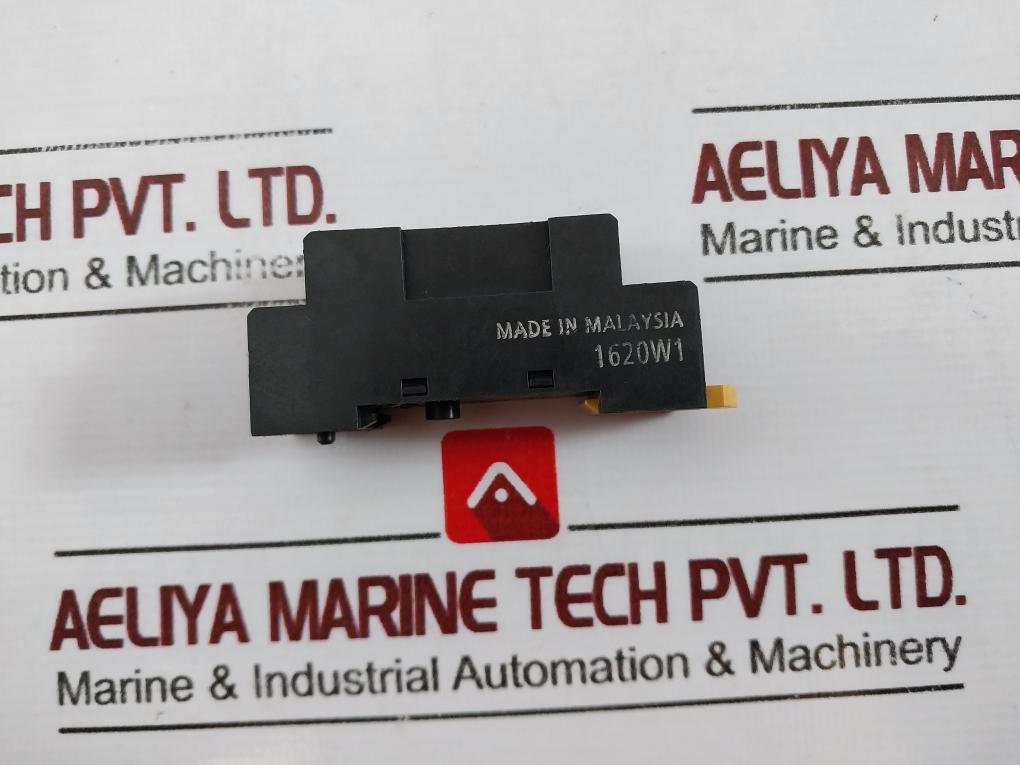 Omron Pyf-08A-p Din Rail/Surface Mounting 8-pin Socket 1620W1