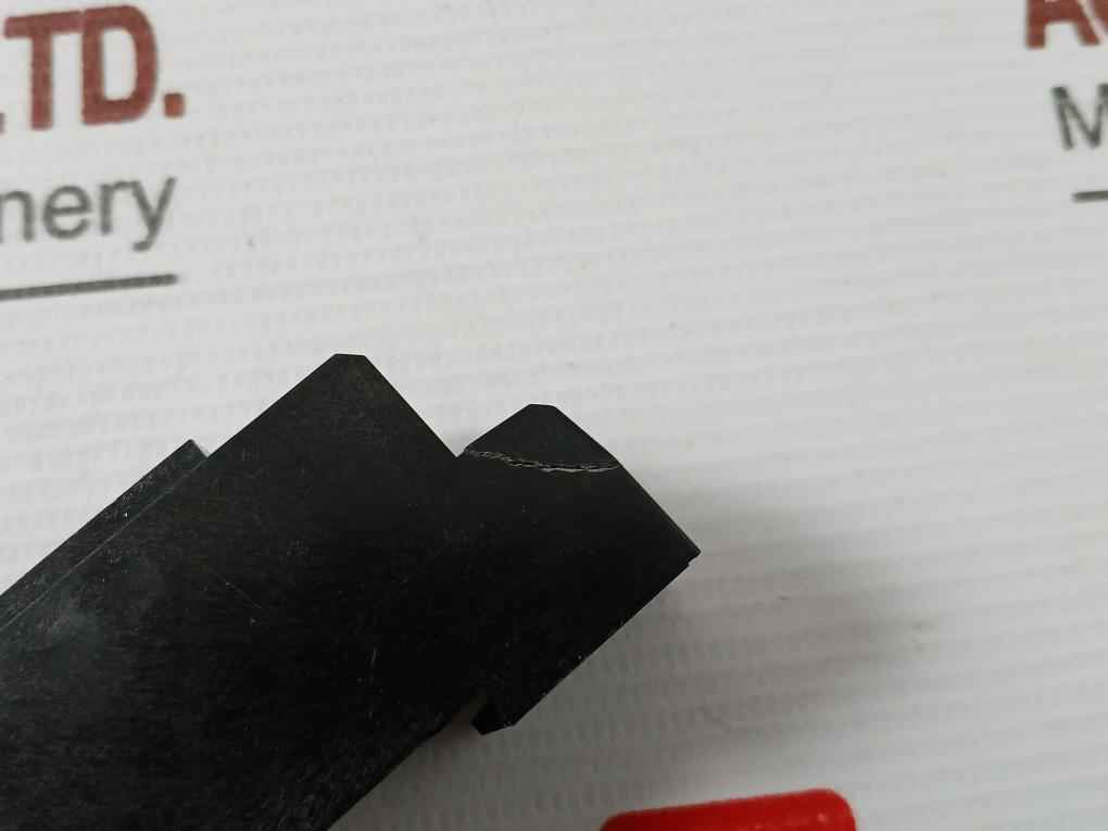 Omron Pyf08A Relay Base Module