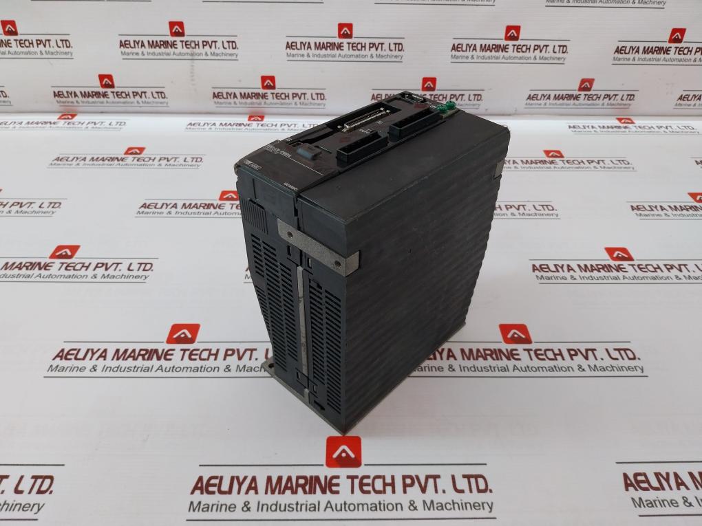Omron R88D-kp15H Ac Servo Driver 200V 1.5W 50/60Hz