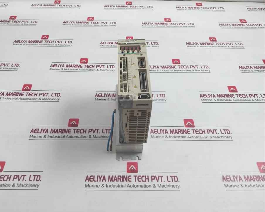 Omron R88D-wt01H Ac Servo Driver 200V-230V Ac 50/60Hz