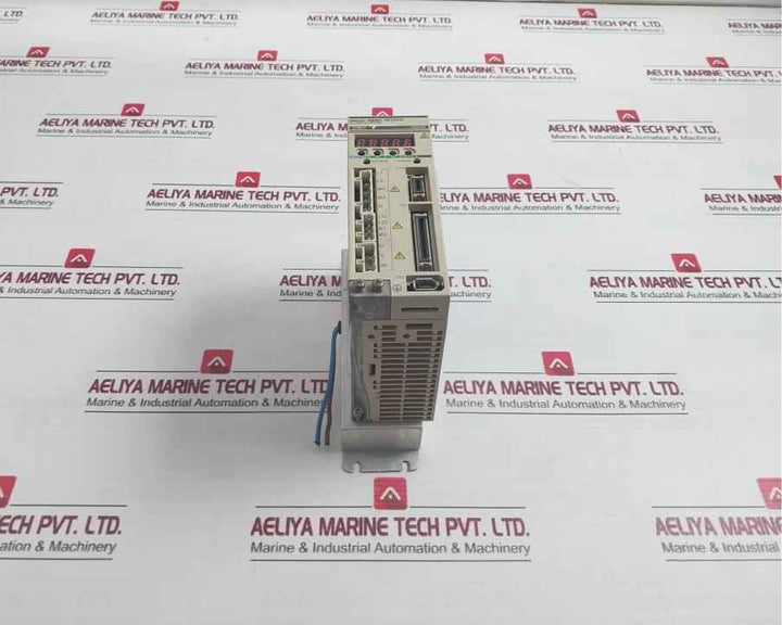 Omron R88D-wt01H Ac Servo Driver 200V-230V Ac 50/60Hz