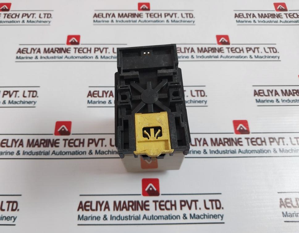 Omron Sdv-fh6 Voltage Sensor With 8Pfa1 Base 100/110Vac