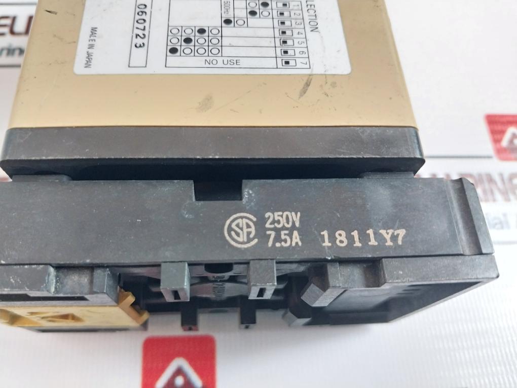Omron Sdv-fh6 Voltage Sensor With 8Pfa1 Base 100/110Vac