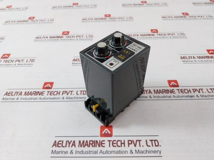 Omron Sdv-fm6 Voltage Sensor With Base 8Pfa1 Ac100/110V 2A 24Vdc