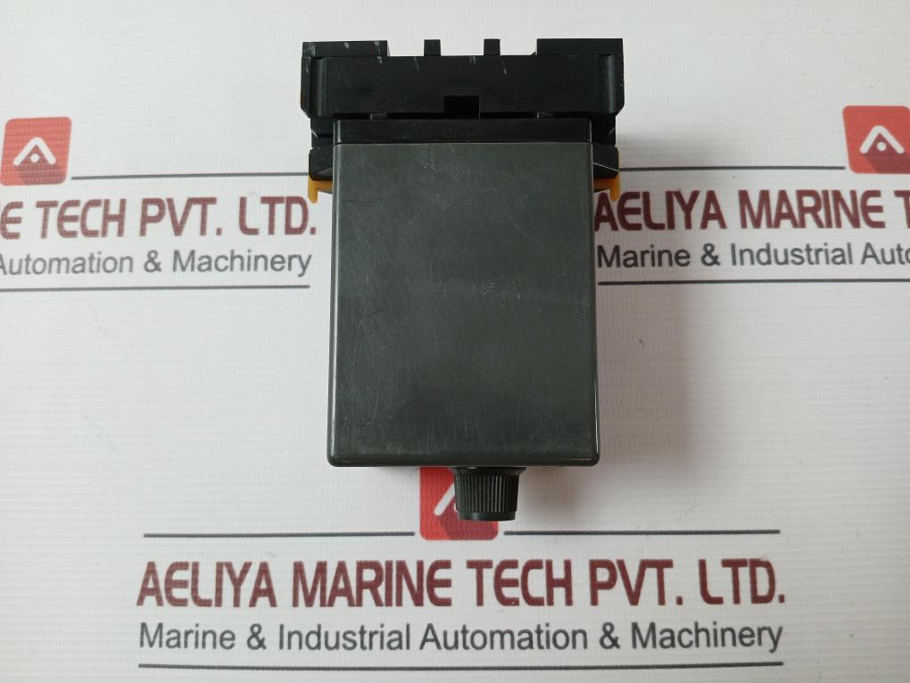 Omron Stp-mht Subminy Timer W/ Base 0-6Sec 482F 0924Su 220Vac 50/60Hz