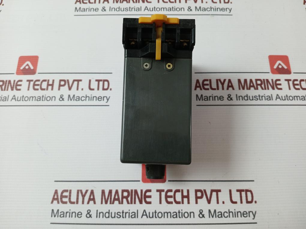 Omron Stp-mht Subminy Timer W/ Base 0-6Sec 482F 0924Su 220Vac 50/60Hz