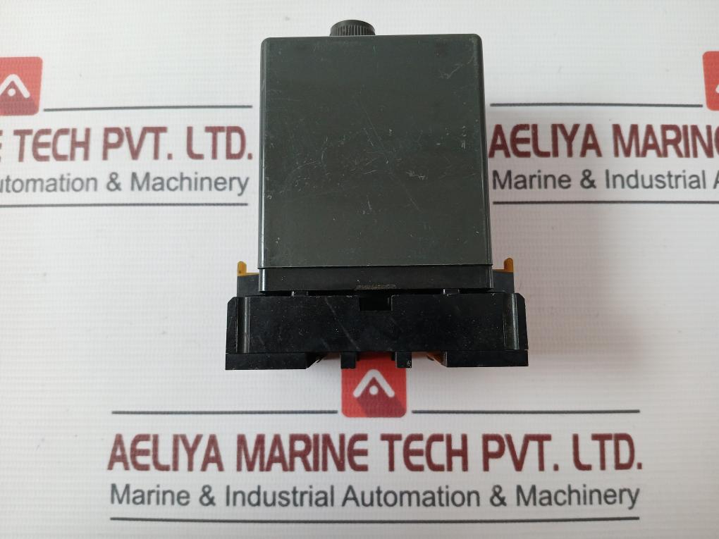 Omron Stp-n Subminy Timer With Base 0-60/72 Seconds 100/110V 50/60Hz 7.5A