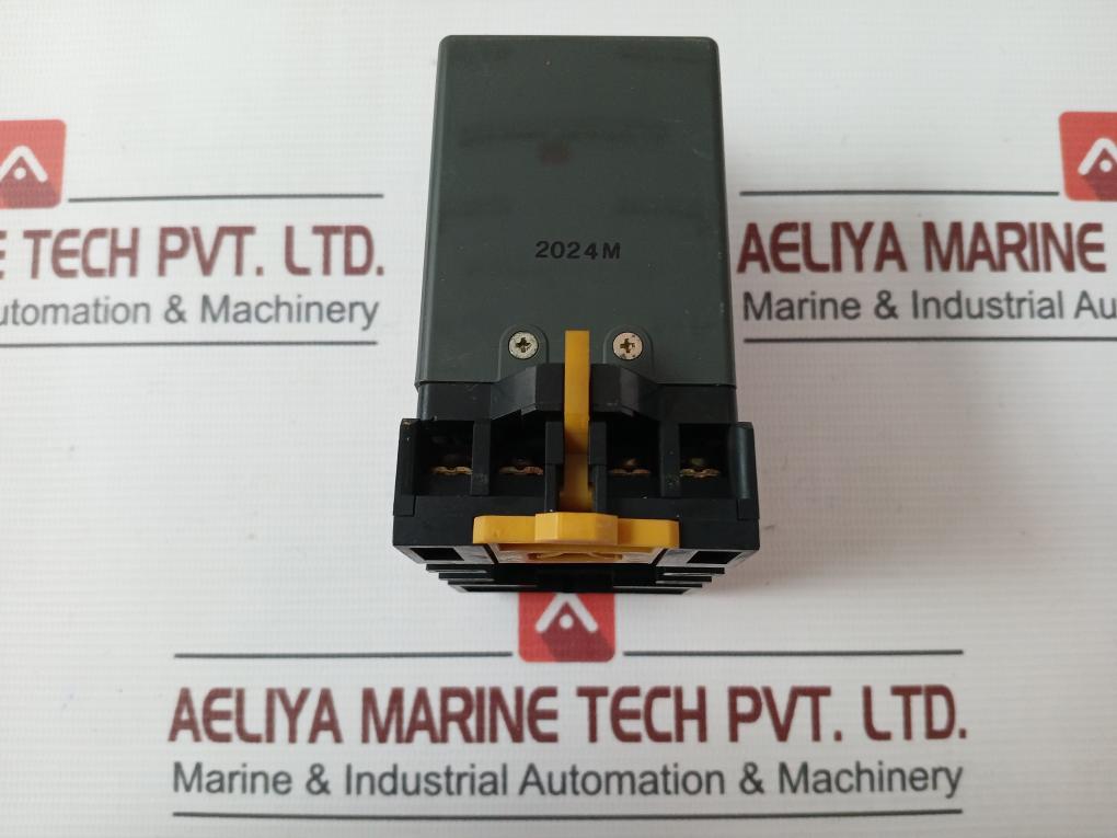 Omron Stp-n Subminy Timer With Base 0-60/72 Seconds 100/110V 50/60Hz 7.5A