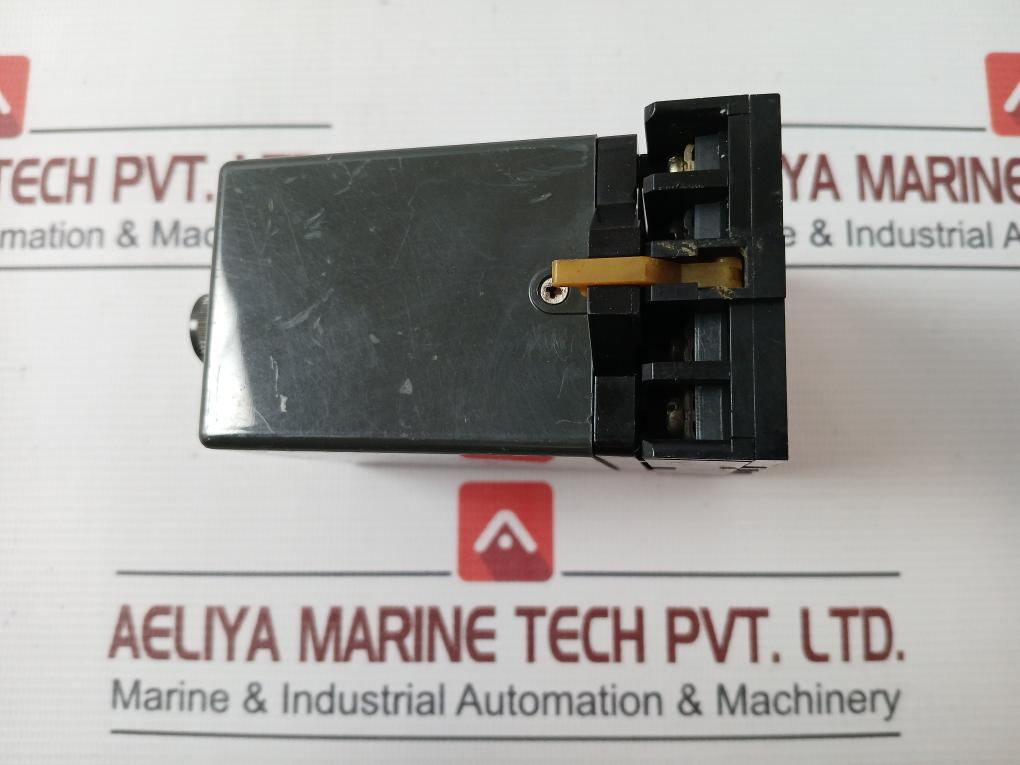 Omron Stp-n Subminy Timer With Base 0-60/72 Seconds 100/110V 50/60Hz 7.5A