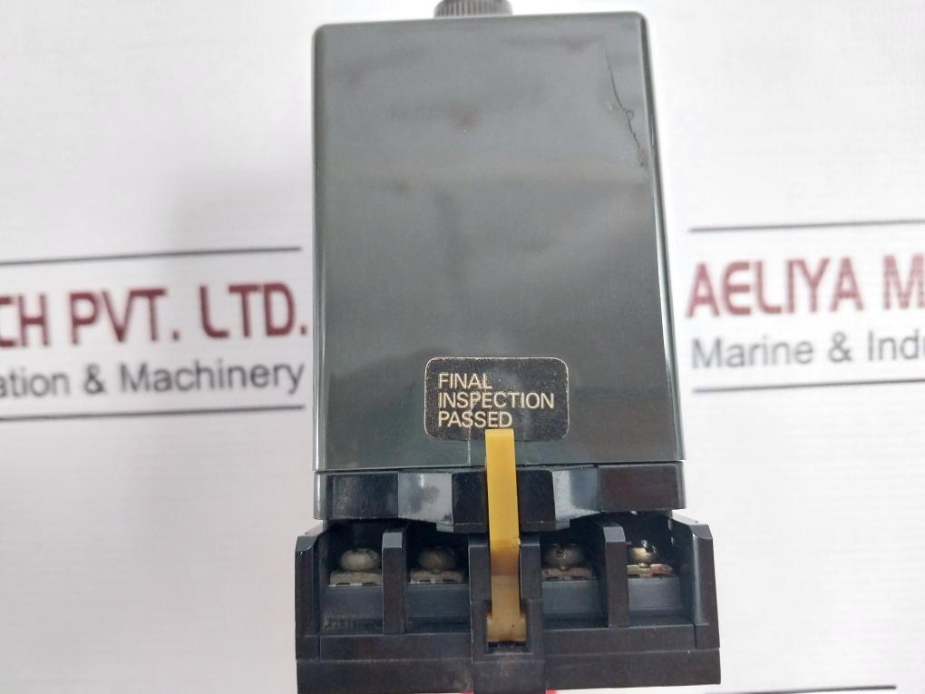 Omron Stp-n Subminy Timer With Socket 8Pfa 0-60/72 Seconds 250Vac 50/60Hz 7.5A