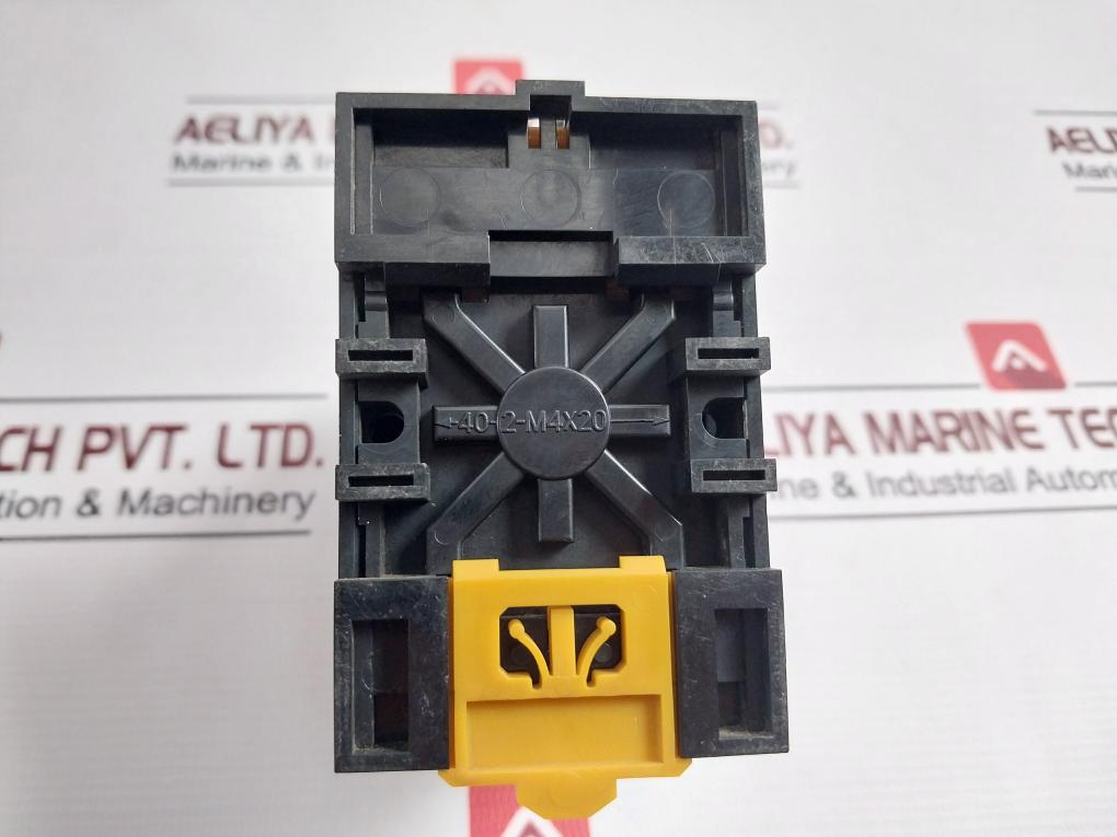 Omron Stp-n Subminy Timer With Socket 8Pfa 0-60/72 Seconds 250Vac 50/60Hz 7.5A