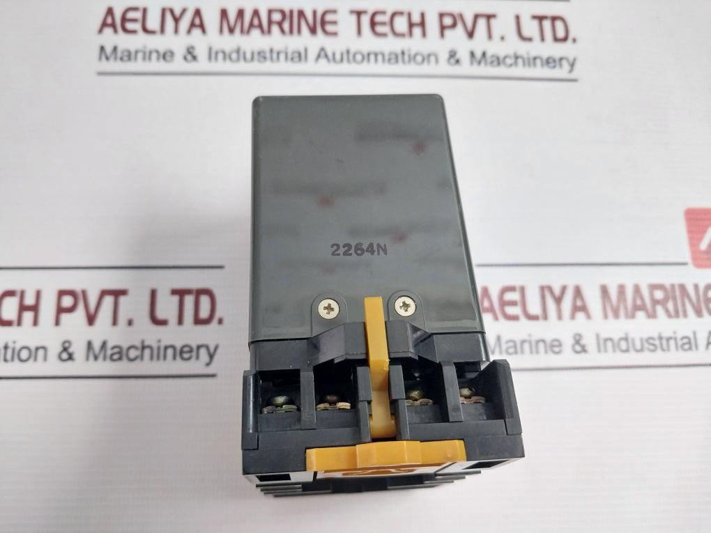 Omron Stp-n Subminy Timer With Socket 8Pfa 0-60/72 Seconds 250Vac 50/60Hz 7.5A