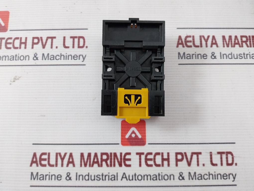 Omron Stp-nm Subminy Timer W/ Socket Base 8Pfa 0-12 Seconds 100/110V 50/60Hz 3A