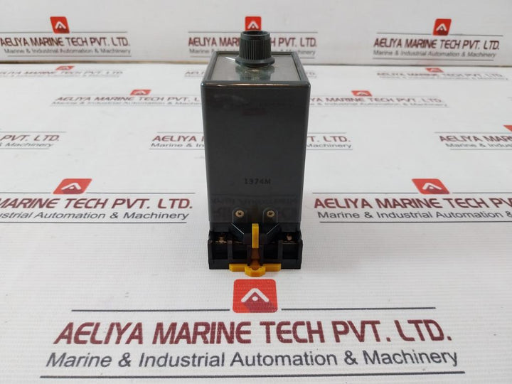 Omron Stp-nm Subminy Timer W/ Socket Base 8Pfa 0-12 Seconds 100/110V 50/60Hz 3A