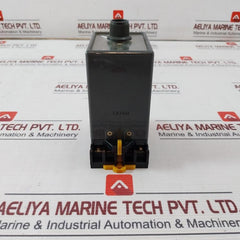 Omron Stp-nm Subminy Timer W/ Socket Base 8Pfa 0-12 Seconds 100/110V 50/60Hz 3A