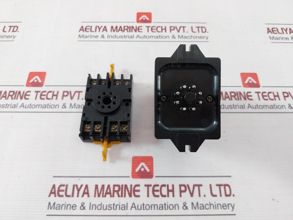 Omron Stp-nm Subminy Timer W/ Socket Base 8Pfa 0-12 Seconds 100/110V 50/60Hz 3A