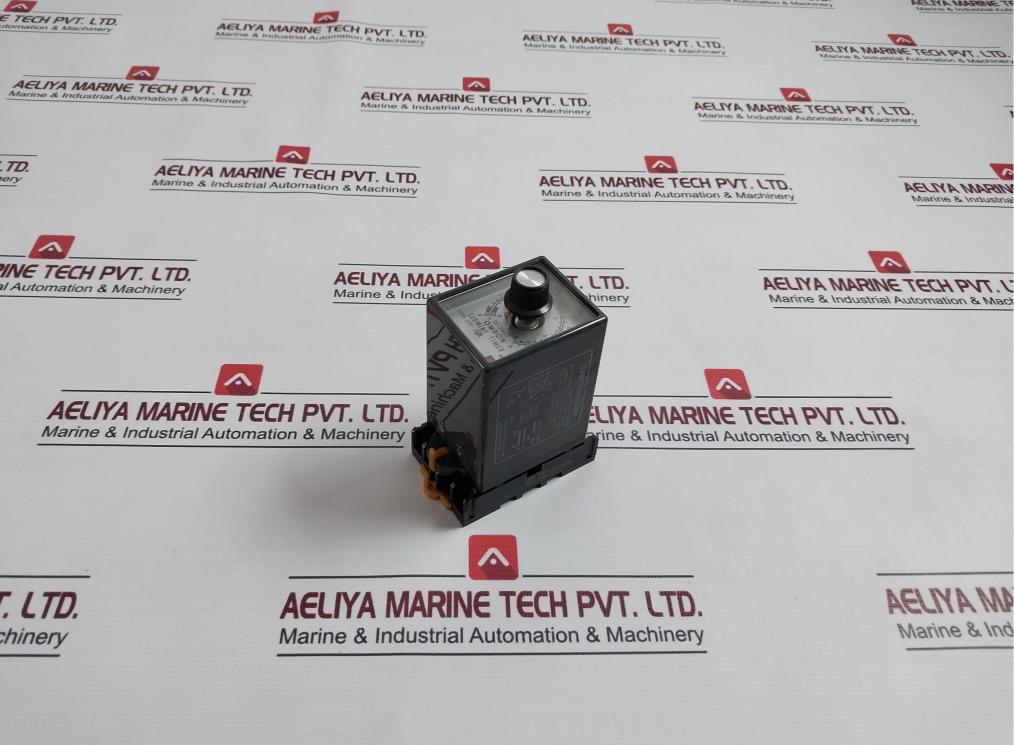 Omron Stp-nm Subminy Timer W/ Socket Base 8Pfa 0-5 Sec 60Hz 0-6Sec 50Hz 250Vac