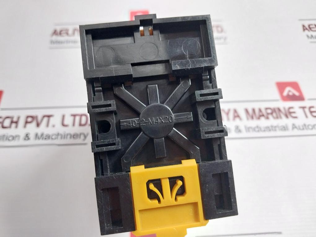 Omron Stp-nm Subminy Timer W/ Socket Base 8Pfa 0-5 Sec 60Hz 0-6Sec 50Hz 250Vac