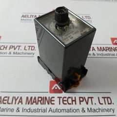 Omron Stp-nm Subminy Timer With Base 0 To 14 Hours 200/220V 250Vac 50/60Hz 7.5A