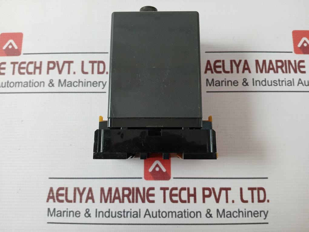 Omron Stp-nm Subminy Timer With Base 0 To 14 Hours 200/220V 250Vac 50/60Hz 7.5A