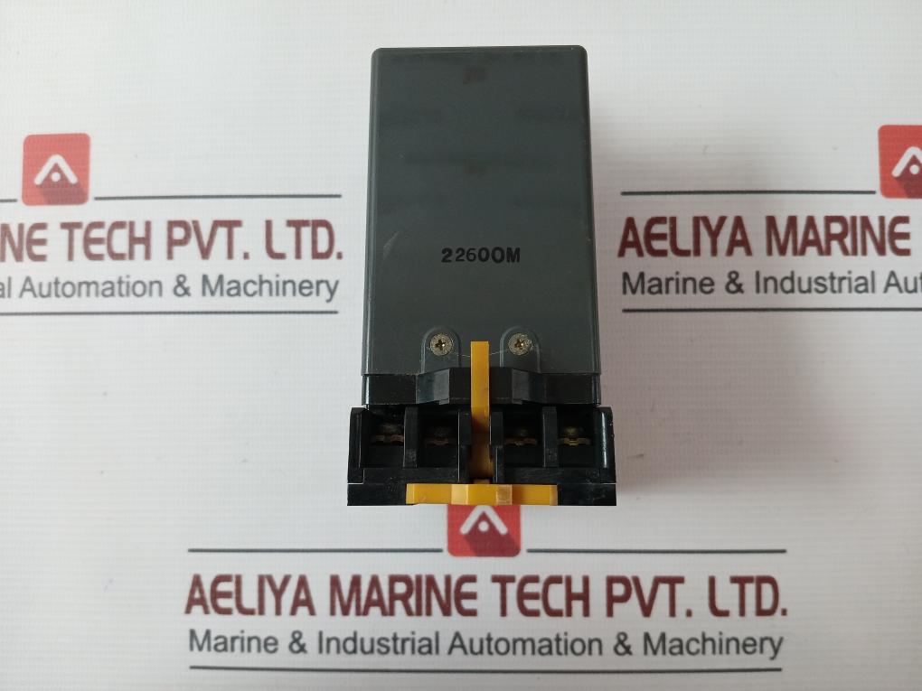 Omron Stp-nm Subminy Timer With Base 0 To 14 Hours 200/220V 250Vac 50/60Hz 7.5A