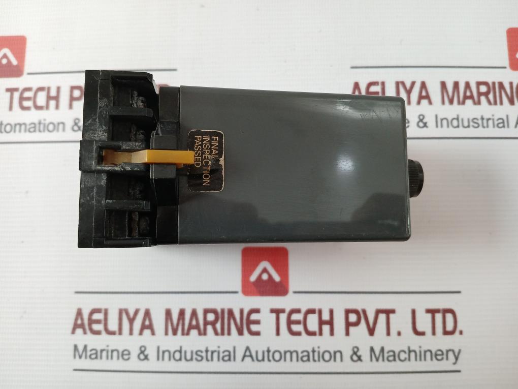 Omron Stp-nm Subminy Timer With Base 0 To 14 Hours 200/220V 250Vac 50/60Hz 7.5A