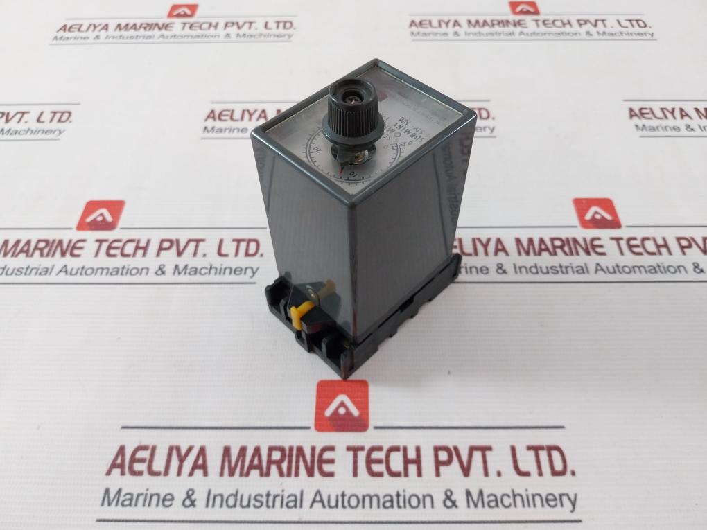 Omron Stp-nm Subminy Timer With Socket 8Pfa 0-30/36 Seconds 100/110V 50/60Hz