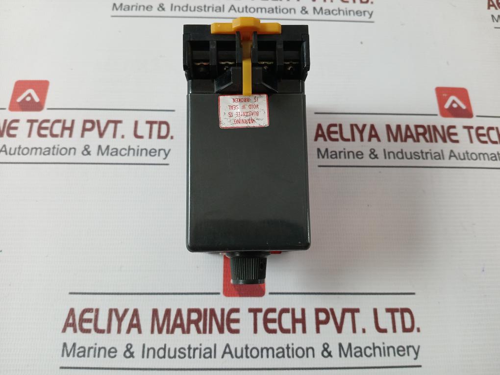 Omron Stp Subminy Timer With Base 0 To 210 Seconds 220Vac 50/60Hz 3A