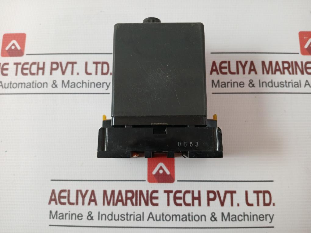 Omron Stp Subminy Timer With Base 0 To 210 Seconds 220Vac 50/60Hz 3A