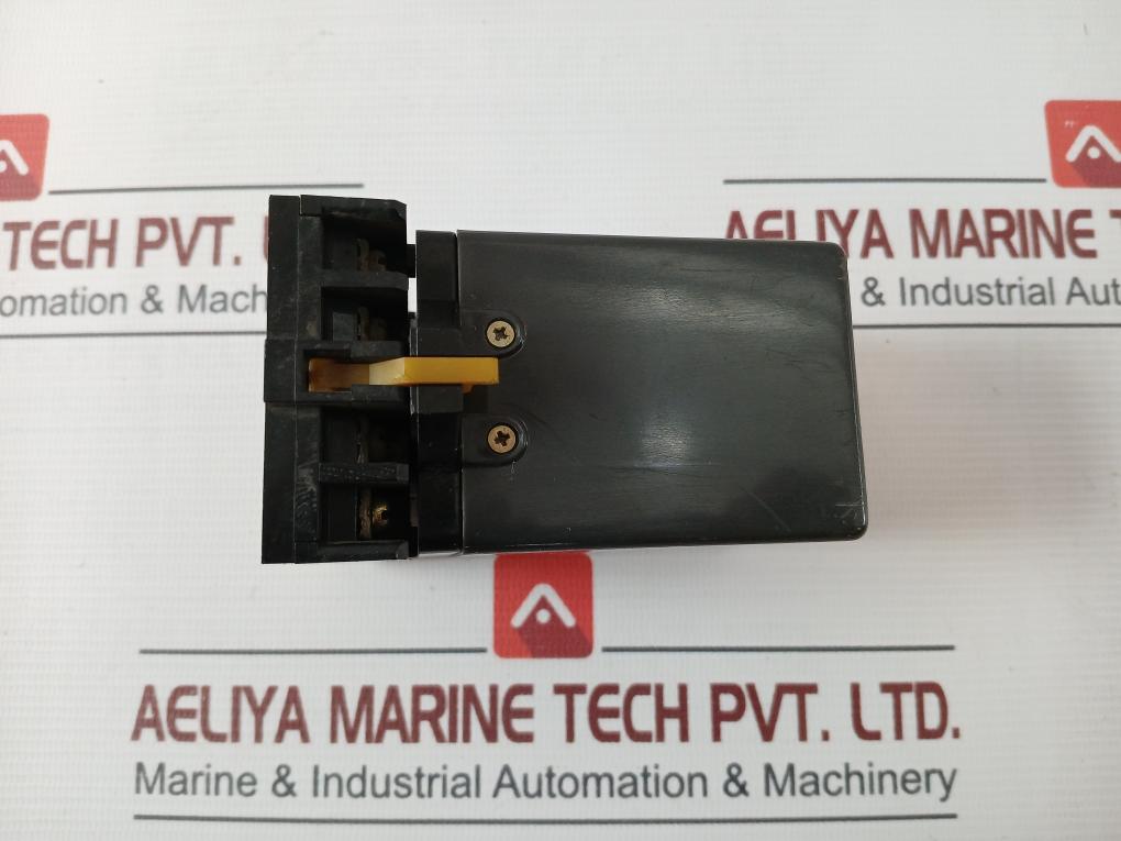 Omron Stp Subminy Timer With Base 0 To 210 Seconds 220Vac 50/60Hz 3A