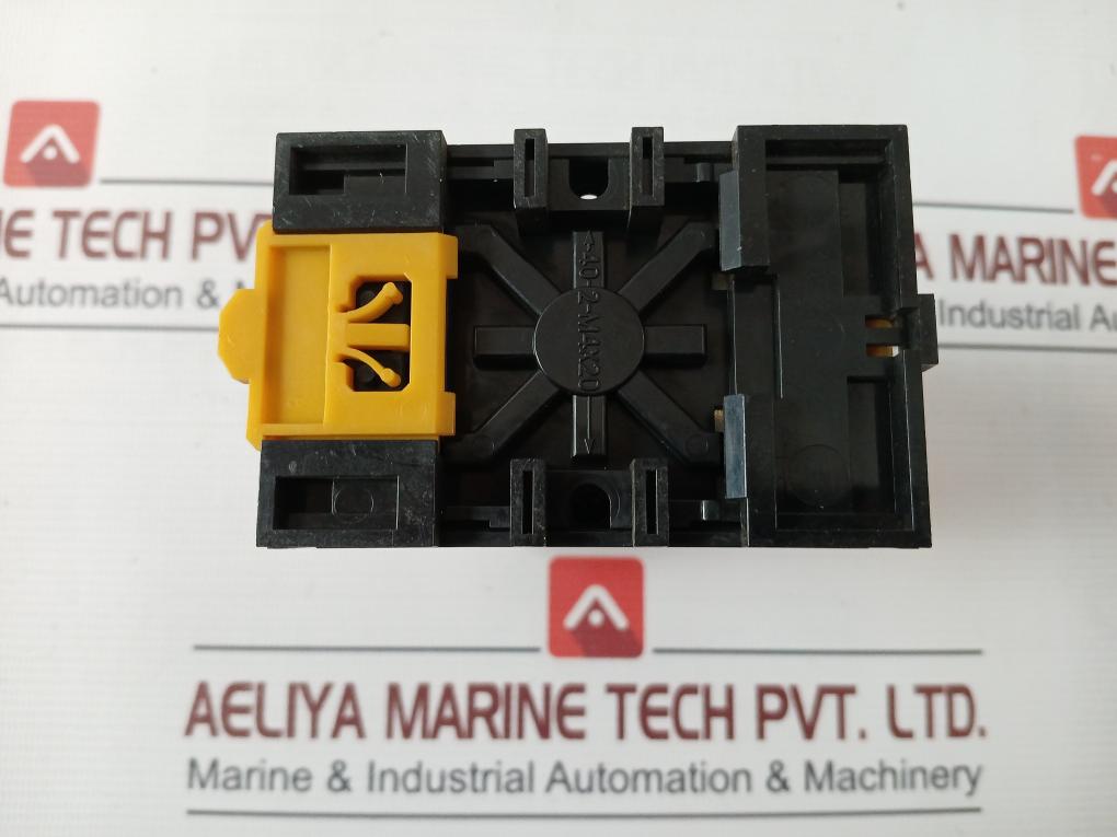 Omron Stp Subminy Timer With Base 0 To 210 Seconds 220Vac 50/60Hz 3A