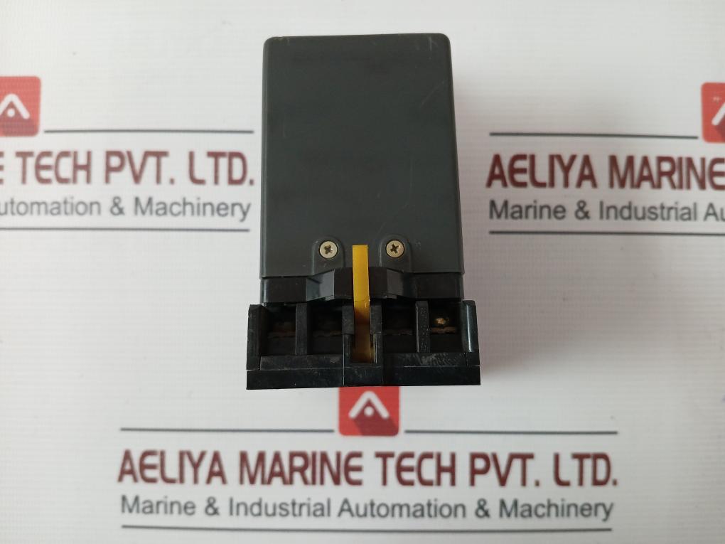 Omron Stp Subminy Timer With Base 0 To 210 Seconds 220Vac 50/60Hz 3A