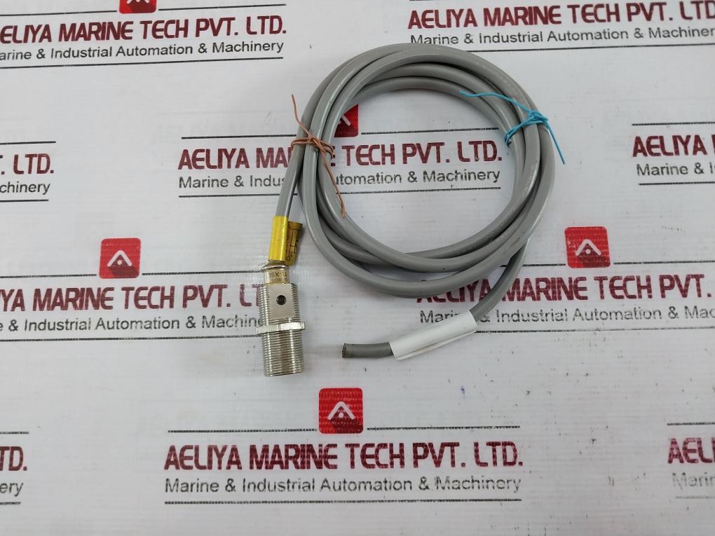 Omron Tl-x5E1-g Proximity Switch 10 40Vdc 200Ma Max 0V