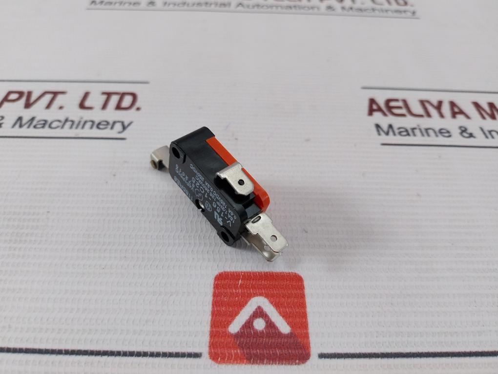 Omron V-156-1C25 Roller Lever Micro Switch