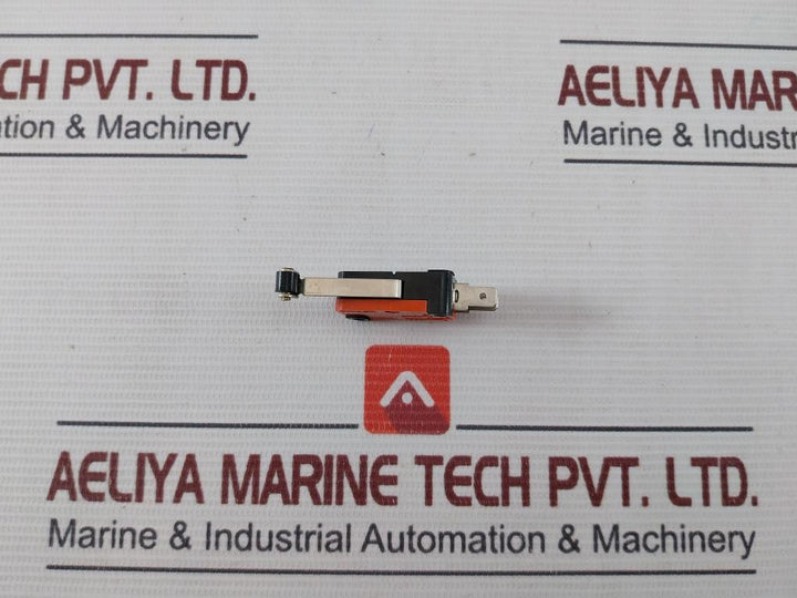 Omron V-156-1C25 Roller Lever Micro Switch