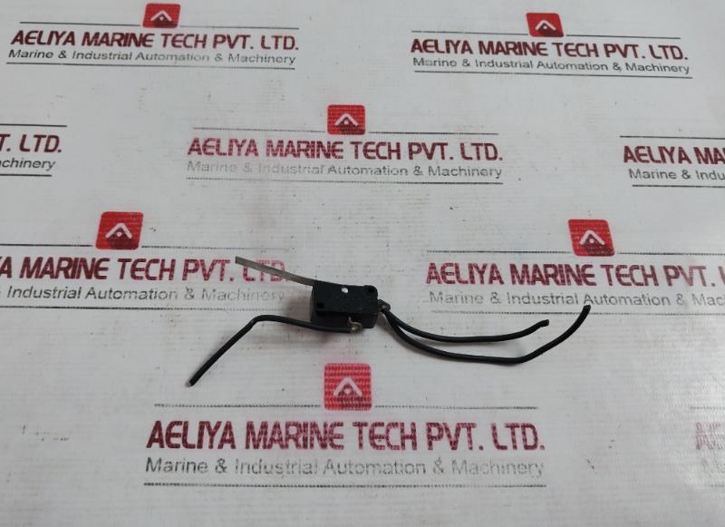 Omron V-15Fl111-2A Limit Switch 0.6A 125Vdc 24X5Re