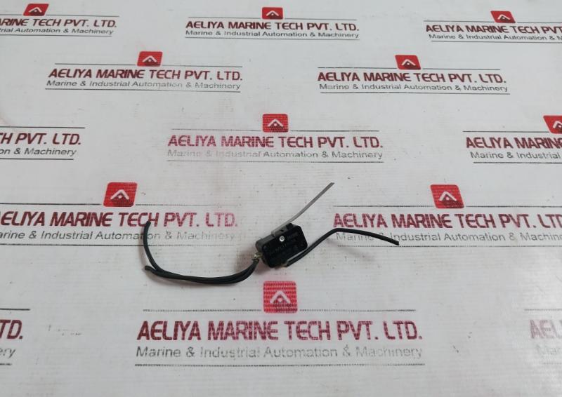 Omron V-15Fl111-2A Limit Switch 0.6A 125Vdc 24X5Re