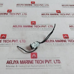 Omron V-15Fl111-2A Limit Switch 0.6A 125Vdc 24X5Re