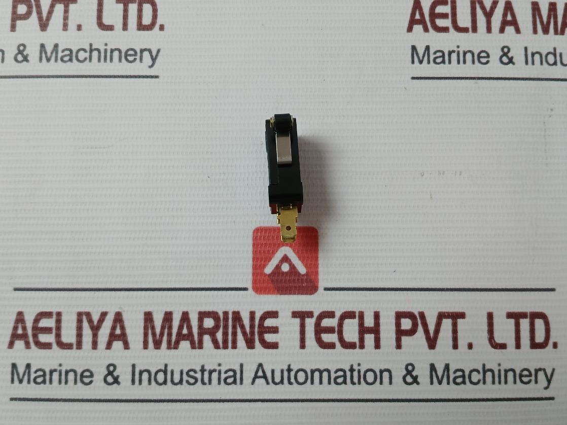 Omron V-15G5-1C25-k Basic Snap Action Switch 0.1A 125Vdc 2250Ra4 3Xg47