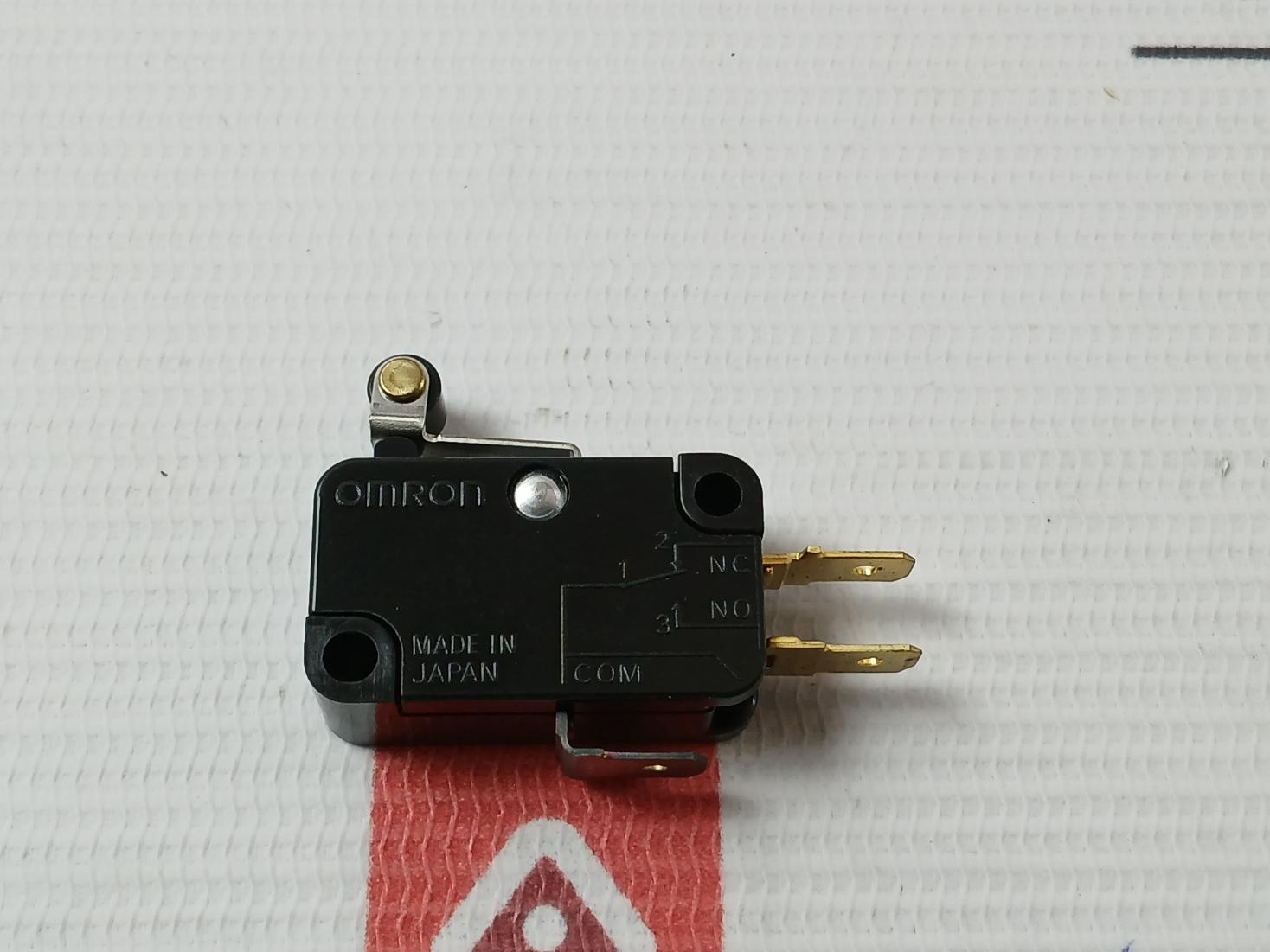 Omron V-15G5-1C25-k Basic Snap Action Switch 0.1A 125Vdc 2250Ra4 3Xg47