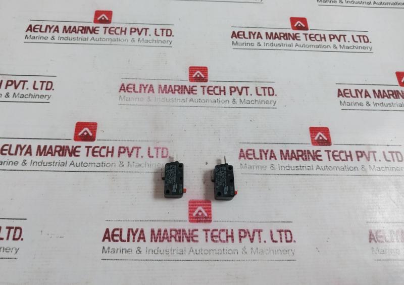 Lot of 2X OMRON V-16G-2C25 Microswitch Miniature Pin Plunger 0.1A 125V DC