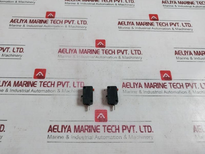 Lot of 2X OMRON V-16G-2C25 Microswitch Miniature Pin Plunger 0.1A 125V DC