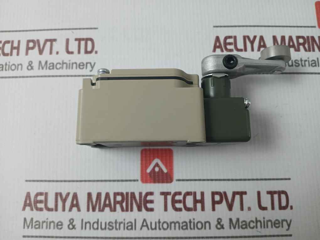 Omron Wlca2-2Y-n 2 Circuit Limit Switch Ac-15 2A 250V 15723Nn1