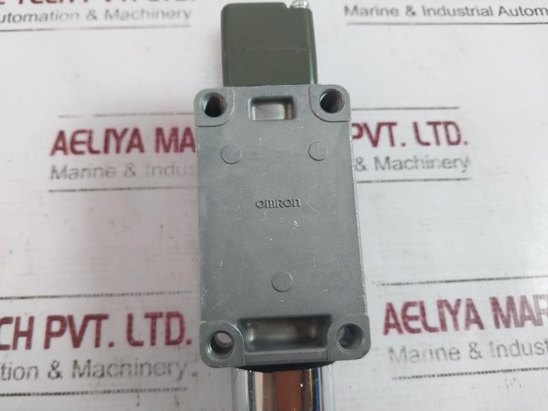 Omron Wlca2-th-n Micro Limit Switch 1a 125vdc 2a 250vac