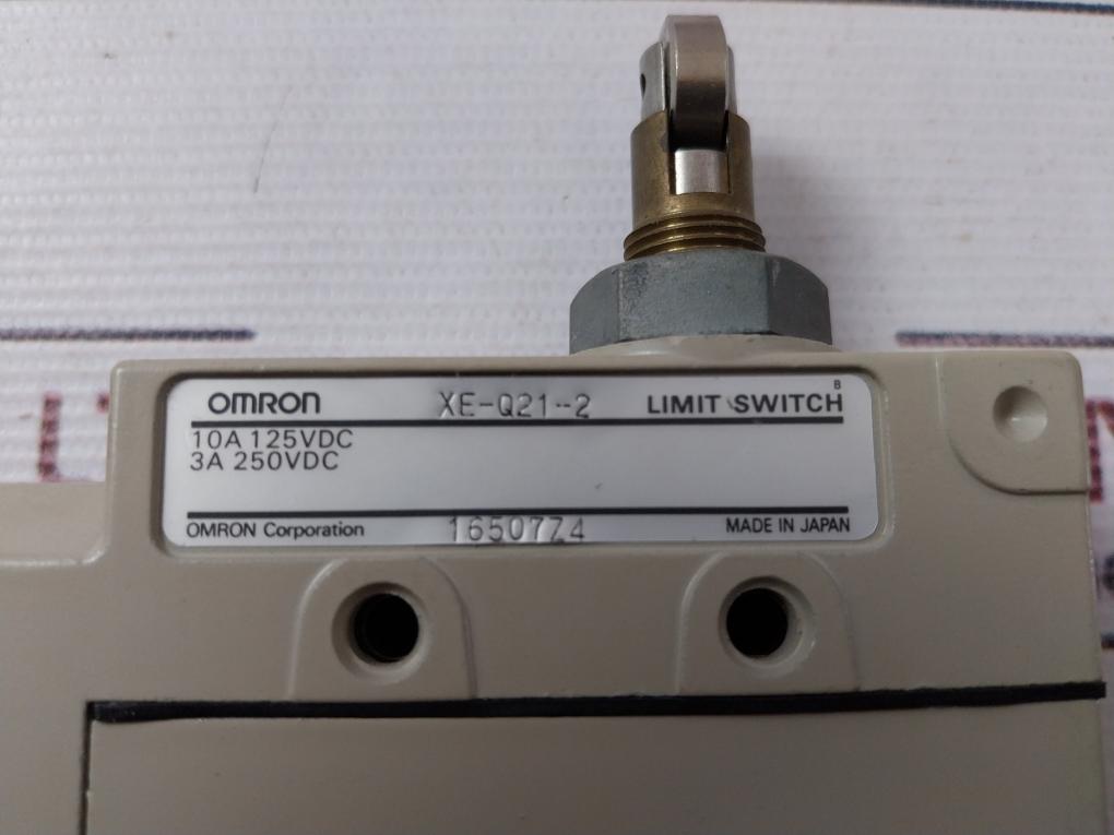 Omron Xe-q21-2 Limit Switch 10A 250Vdc