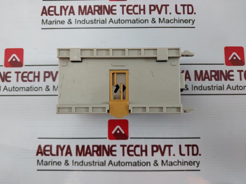 Omron Xwt-od16 Remote Terminal Module 24V Dc 0.5A Y10C0-y10Cf E198998