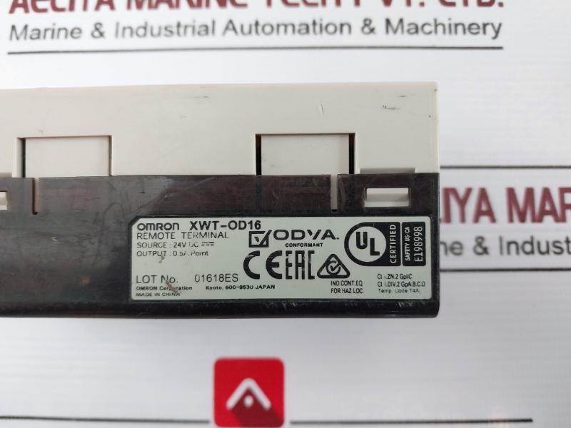 Omron Xwt-od16 Remote Terminal Module 24V Dc 0.5A Y10C0-y10Cf E198998