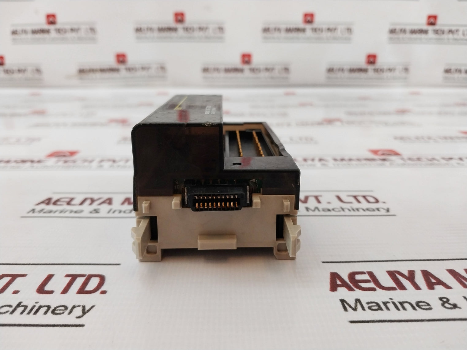 Omron Xwt-od16 Remote Terminal Output Module 24V Dc 0.5A/Point