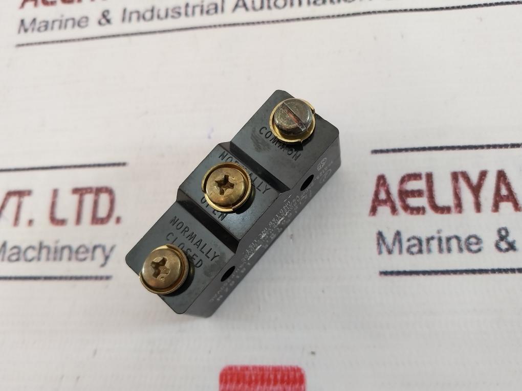 Lot of 2x Omron Z-15G-B Micro Switch